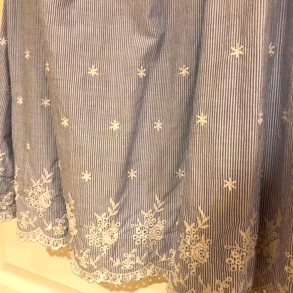 Michael Kor’s summer dress, can be worn on or off the shoulders. - Picture 5 of 6